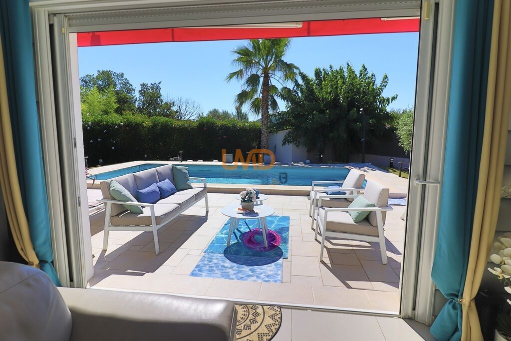 Photo 2 : Taradeau: maison T5 + bureau sur 700m2 avec piscine