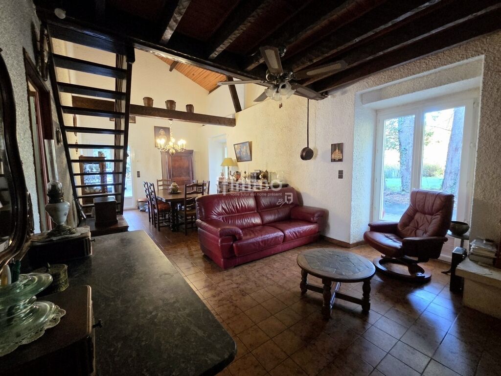 Photo 3 : 🏡 Grande maison familiale – 206 m² – Parcelle 17 457 m²