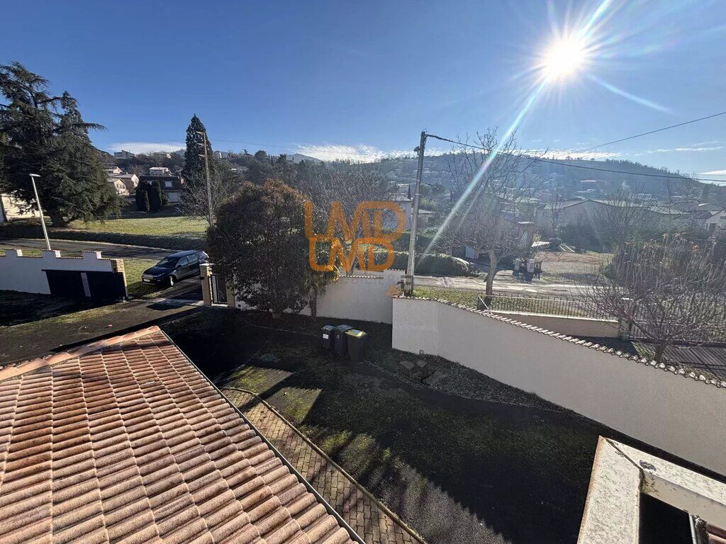 Photo 3 : Villa à Mirefleurs avec Équipements Modernes