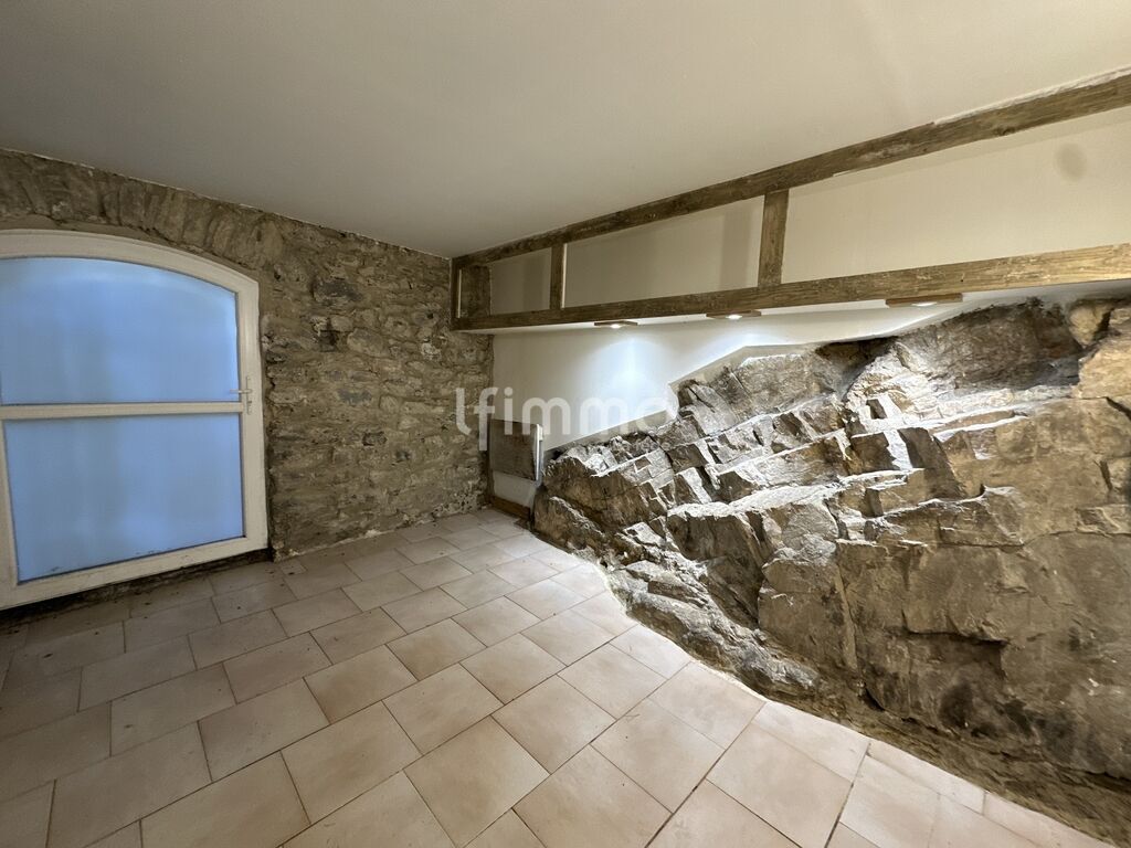 Photo 4 : Ensemble immobilier en pierre avec logements