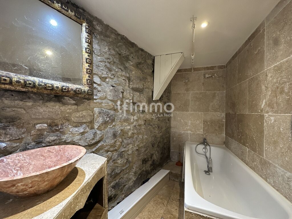 Photo 5 : Ensemble immobilier en pierre avec logements