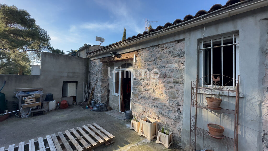 Photo 6 : Ensemble immobilier en pierre avec logements