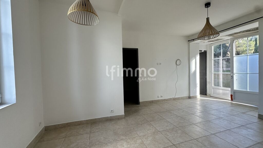 Photo 8 : Ensemble immobilier en pierre avec logements