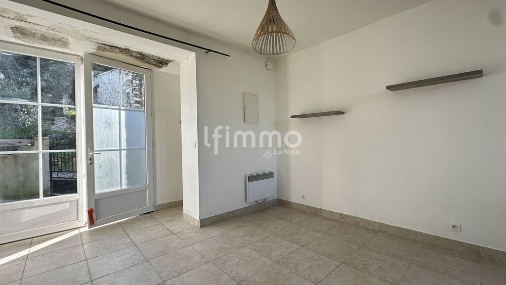 Photo 9 : Ensemble immobilier en pierre avec logements