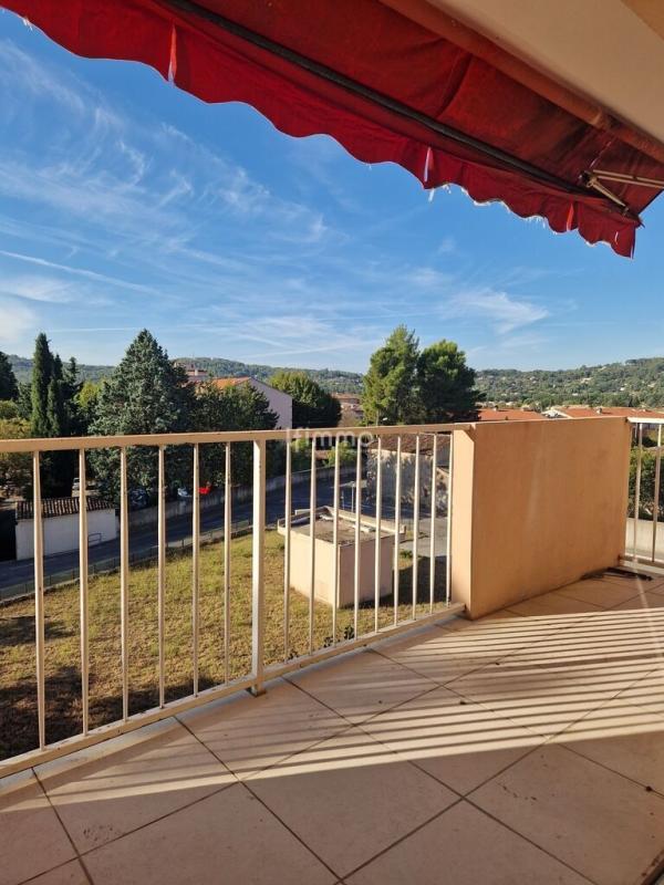 Photo 1 : Appartement T3 avec terrasse et cave