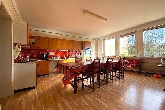 Photo 1 : Maison mitoyenne- 286m² habitables sur terrain de 8 ares