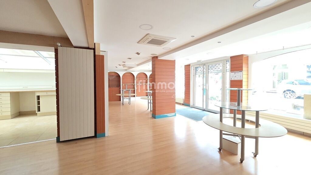 Photo 2 : Local commercial libre d'occupation