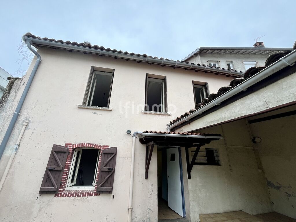 Photo 1 : Maison spacieuse au cœur du centre – Gros potentiel à révéler