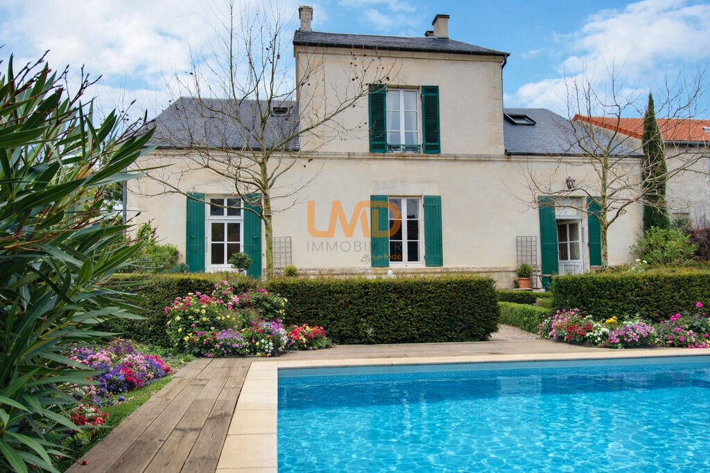 Photo 1 : Demeure Bourgeoise St Jean d'Angely