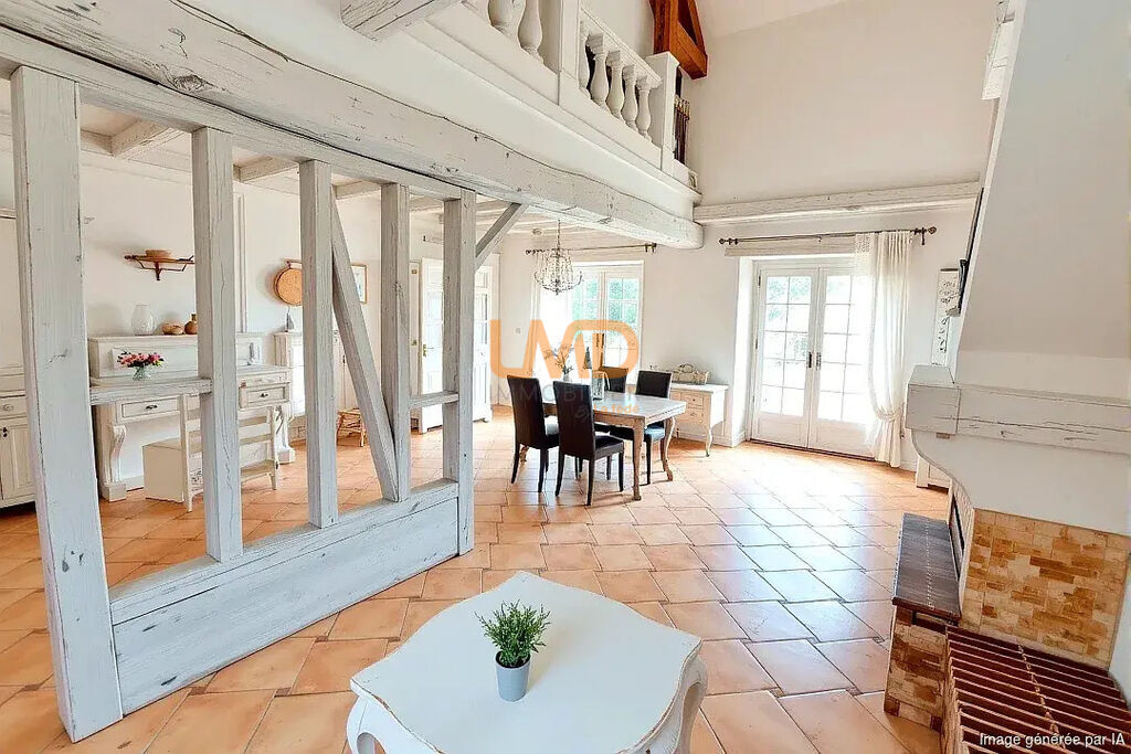 Photo 2 : Longueville, solide bâtisse avec dépendances, sur terrain clos d