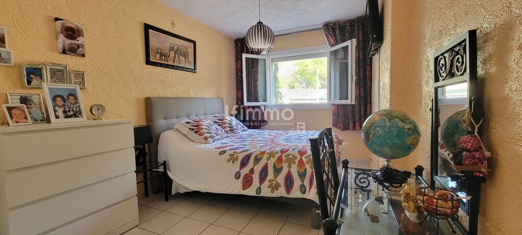 Photo 3 : Maison de caractère, piscine et jardin arboré