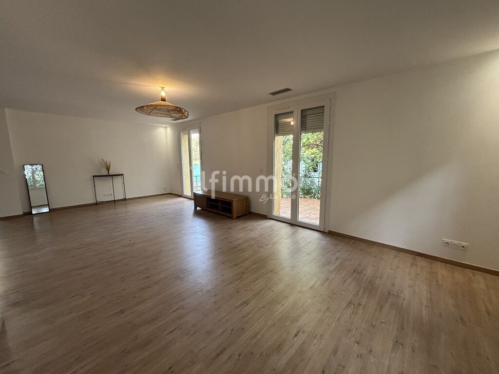 Photo 2 : Plain pied 127m² avec 4 chambres