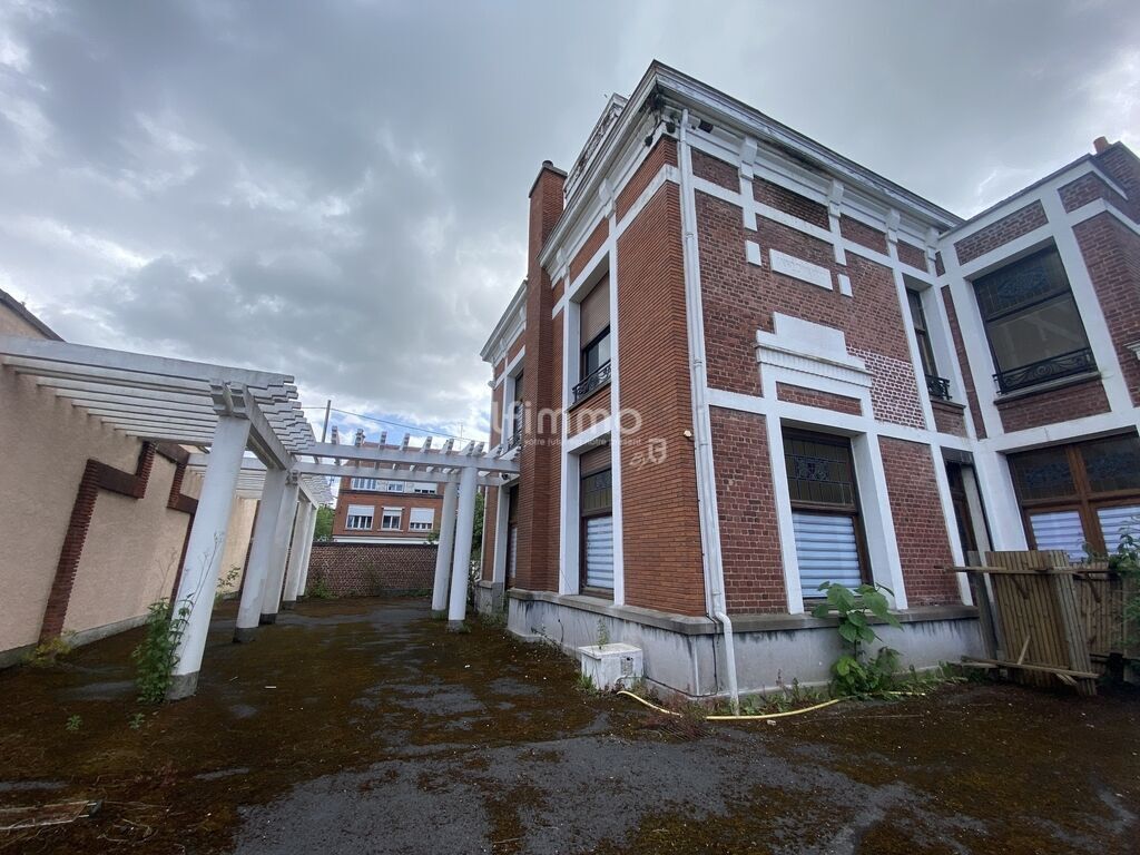 Photo 1 : Maison de maître authentique à fort potentiel