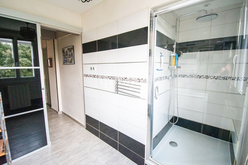 Photo 10 : Dernier étage au calme – T3 lumineux avec balcon, cave et parkin