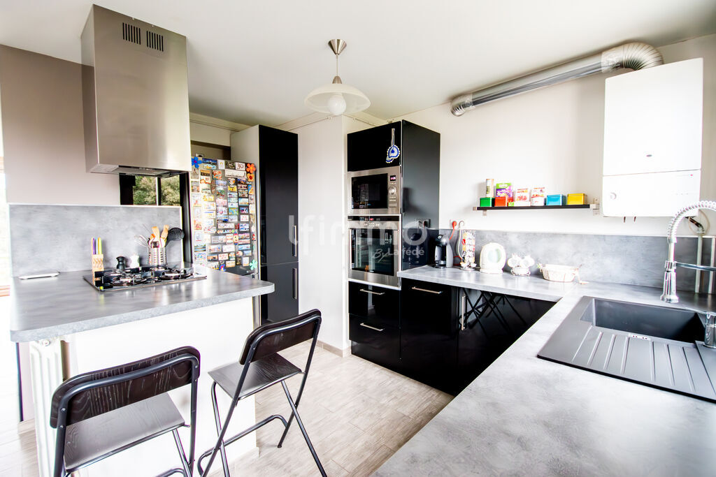 Photo 4 : Dernier étage au calme – T3 lumineux avec balcon, cave et parkin