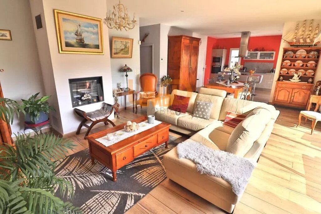 Photo 3 : Le Luc: Villa 146m2 - Terrain 1500m2 - Piscine - Carport 6 Voitu