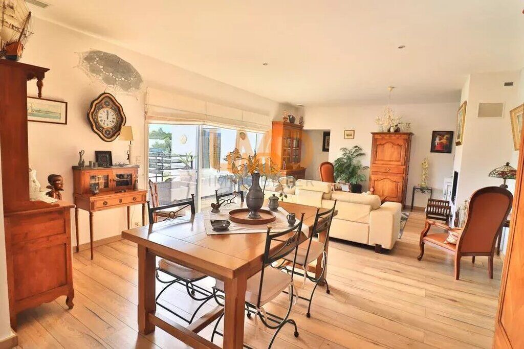 Photo 5 : Le Luc: Villa 146m2 - Terrain 1500m2 - Piscine - Carport 6 Voitu