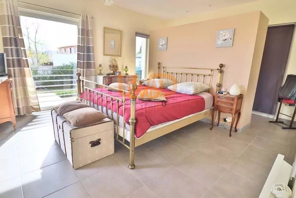 Photo 8 : Le Luc: Villa 146m2 - Terrain 1500m2 - Piscine - Carport 6 Voitu