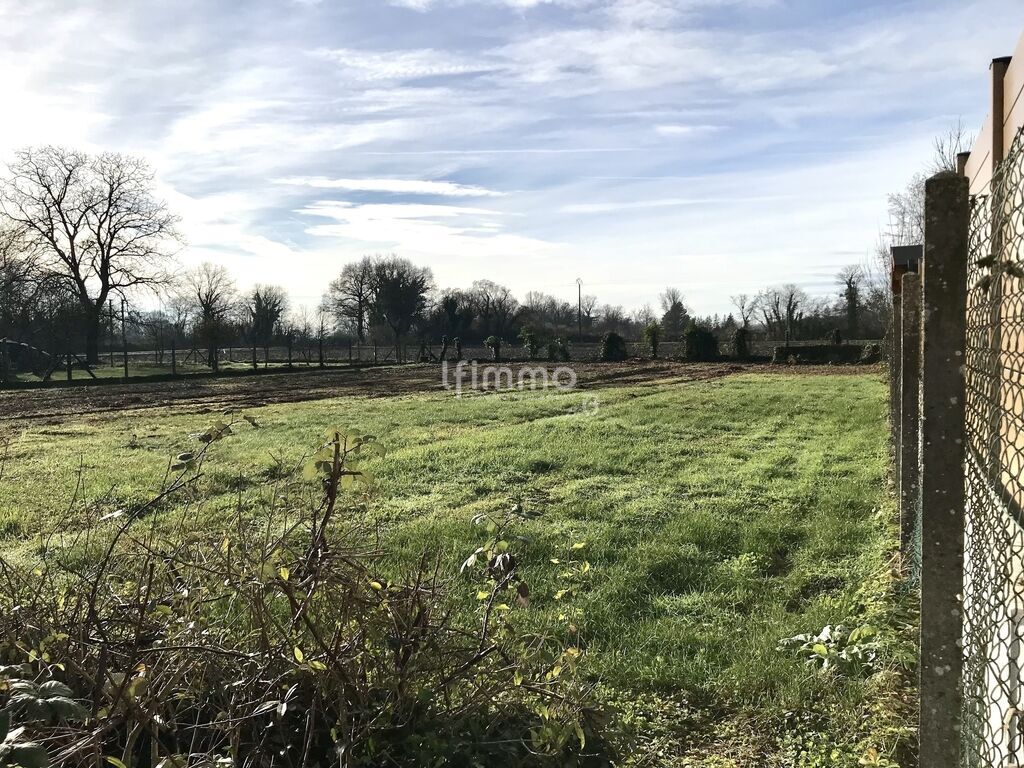 Photo 1 : Terrain constructible de 1438m²