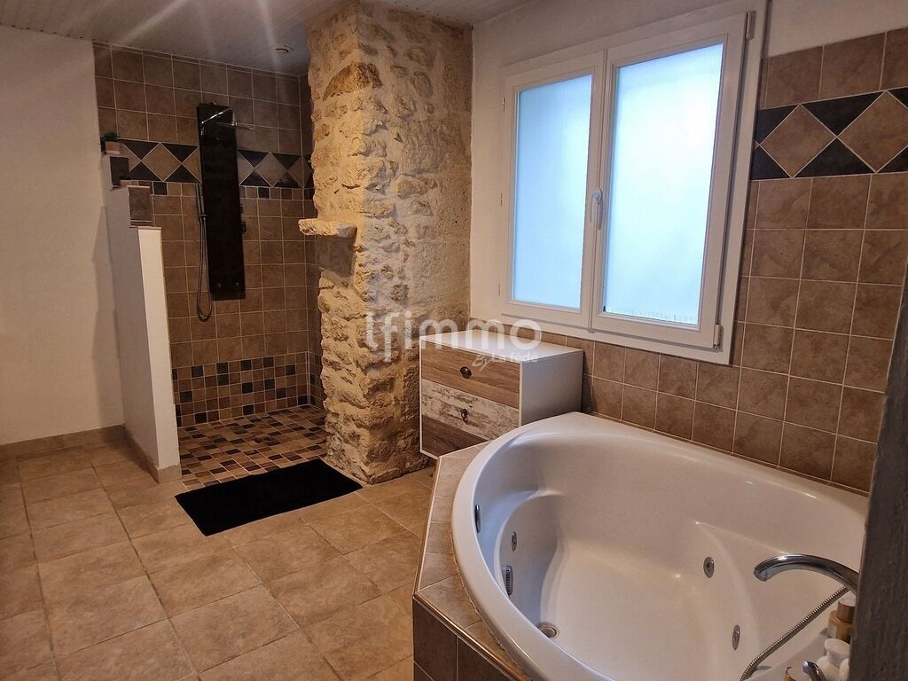 Photo 8 : Maison familiale - 163m2 habitable + 50m2 à aménager - Piscine