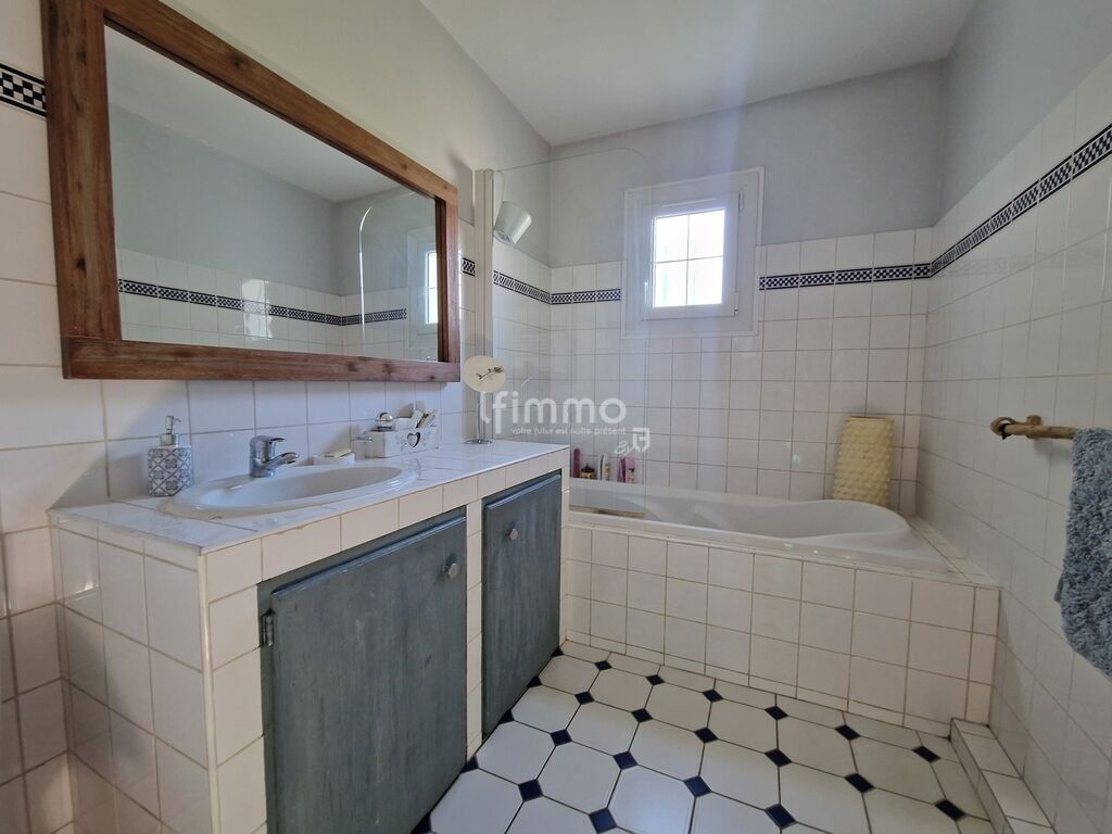 Photo 9 : Villa T7 avec piscine, garage et terrain