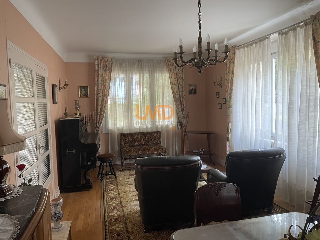 Photo 3 : Maison T7 en pierre sur sous-sol complet avec 816m² de terrain