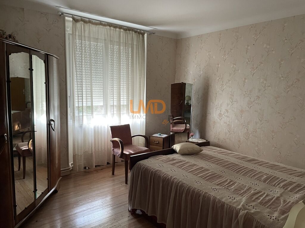 Photo 5 : Maison T7 en pierre sur sous-sol complet avec 816m² de terrain