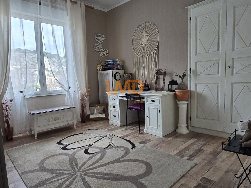 Photo 12 : Appartement en ville : terrasse, garage et vue sur la colline !