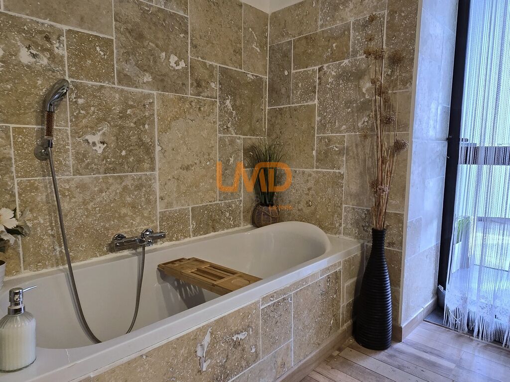 Photo 16 : Appartement en ville : terrasse, garage et vue sur la colline !