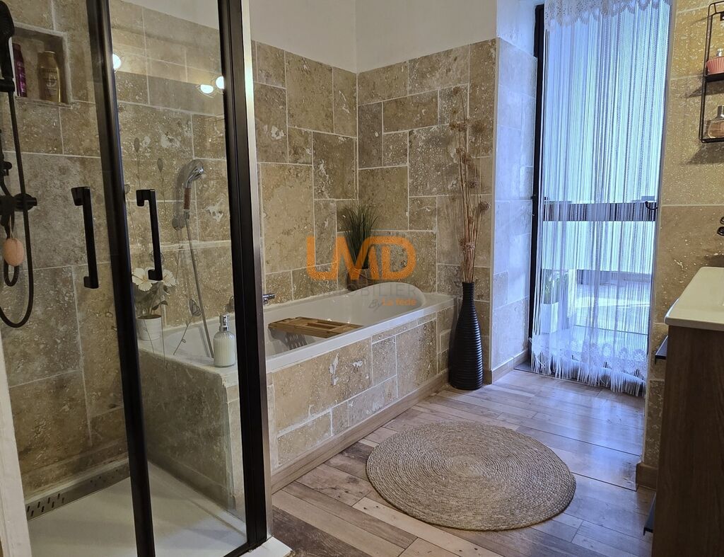 Photo 17 : Appartement en ville : terrasse, garage et vue sur la colline !