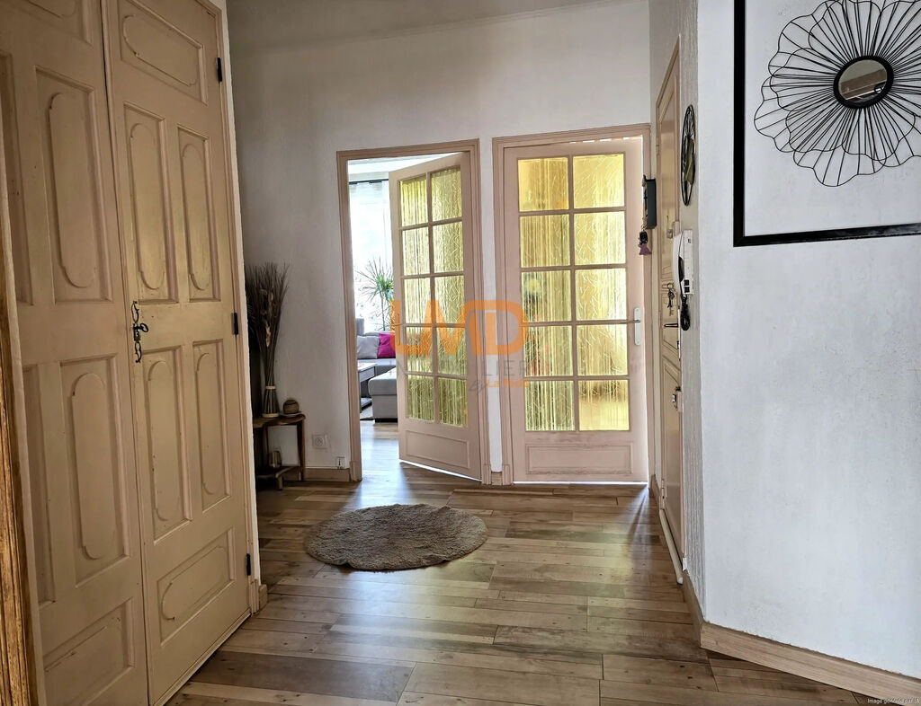 Photo 18 : Appartement en ville : terrasse, garage et vue sur la colline !