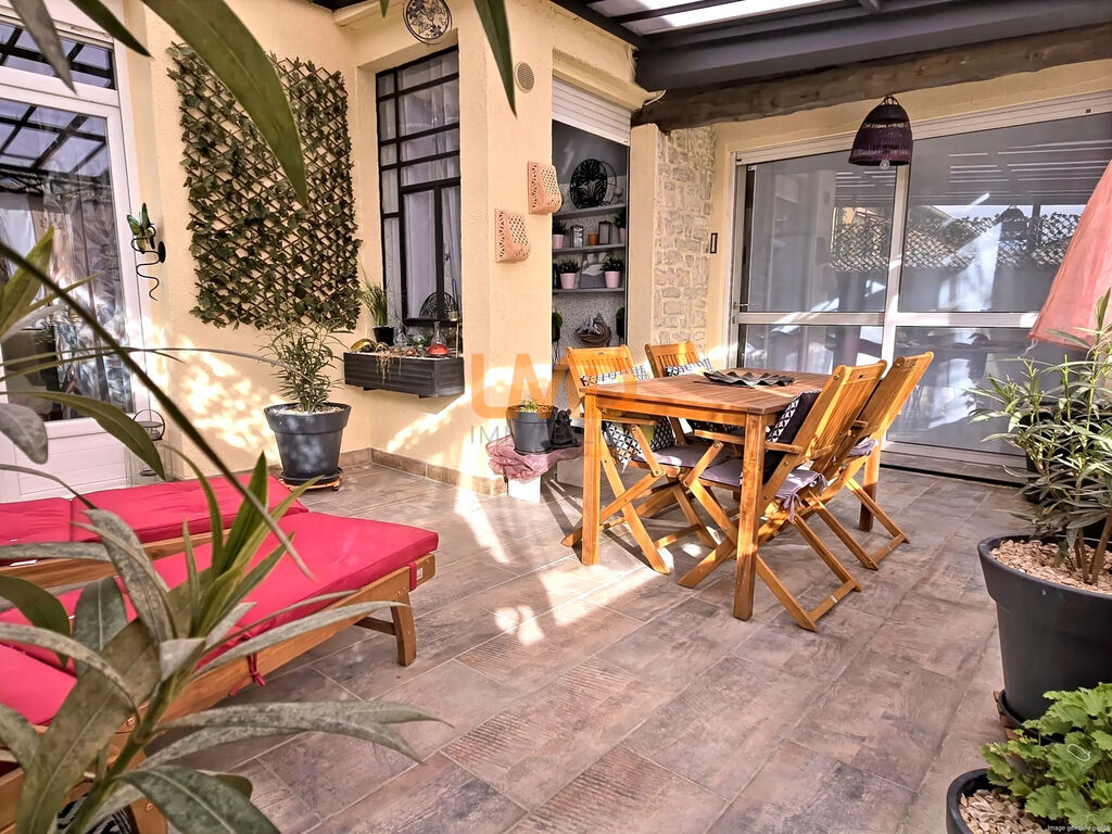 Photo 1 : Appartement en ville : terrasse, garage et vue sur la colline !