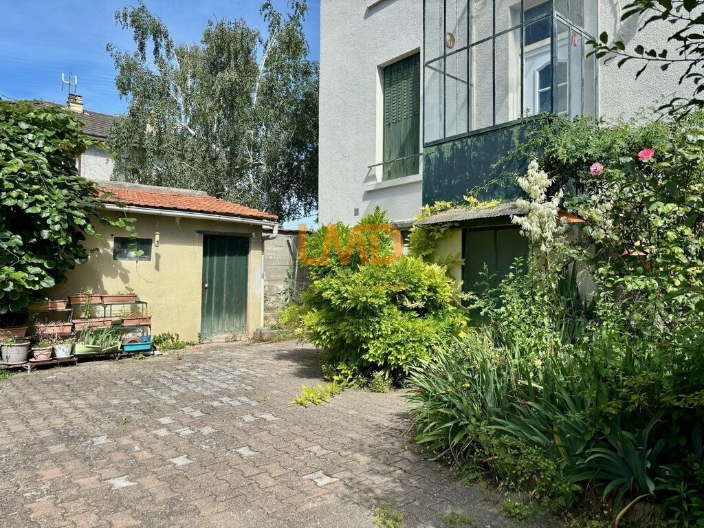 Photo 9 : maison de ville des années 30 avec annexes cabanon et cave