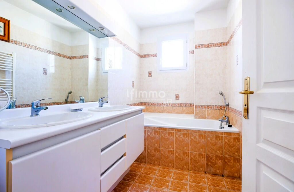 Photo 9 : Maison 13009 / Piscine / Garage