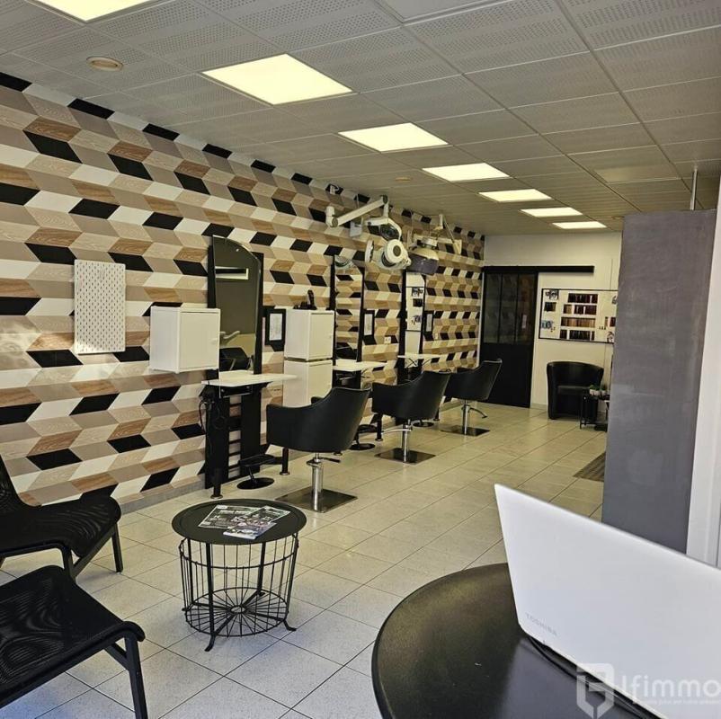 Photo 1 : Ensemble immobilier avec commerce et logement loué à Bapaume