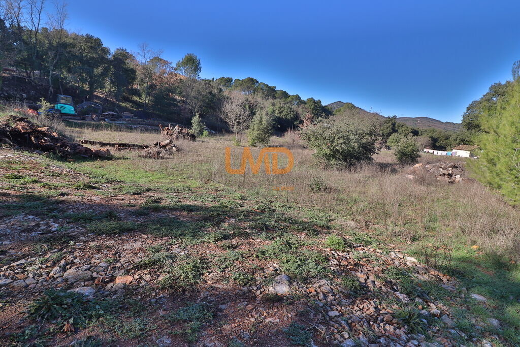 Photo 1 : Flassans sur Issole: terrain plat constructible 2270m2