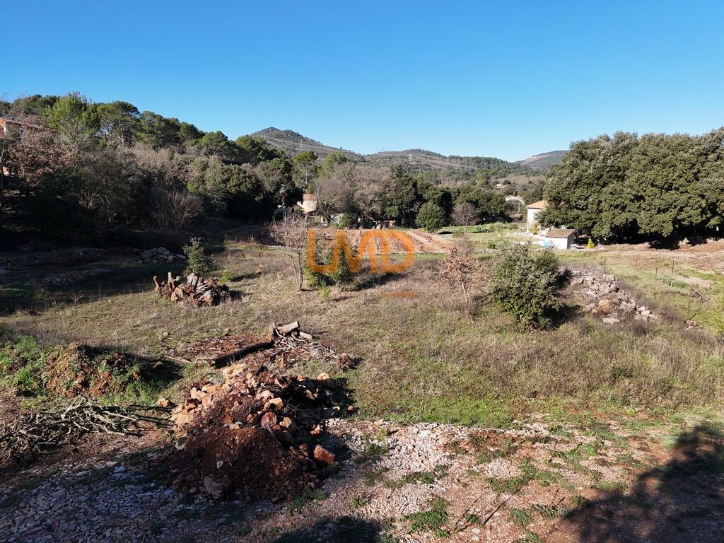 Photo 2 : Flassans sur Issole: terrain plat constructible 2270m2