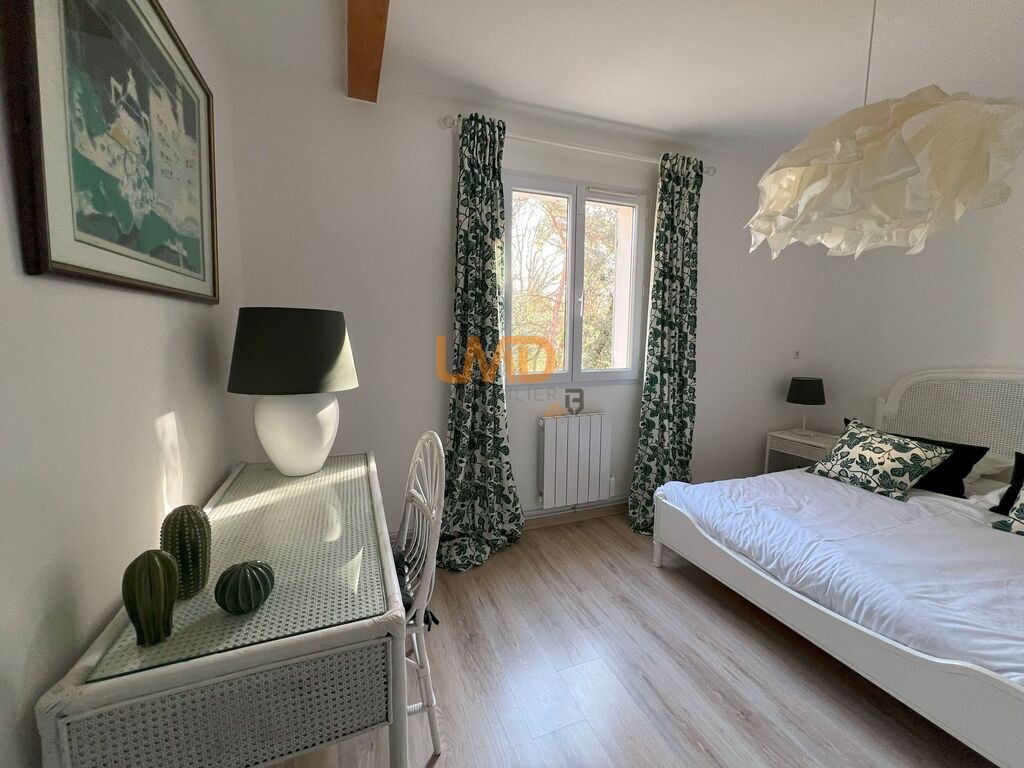 Photo 11 : villa de plain pied 5 pieces avec jardin