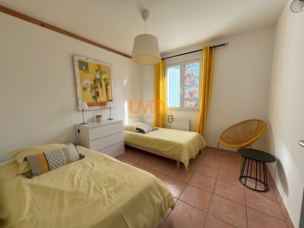 Photo 12 : villa de plain pied 5 pieces avec jardin