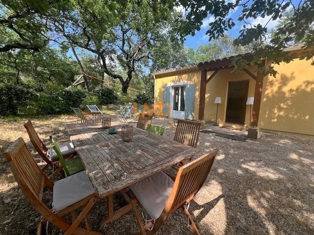 Photo 3 : villa de plain pied 5 pieces avec jardin