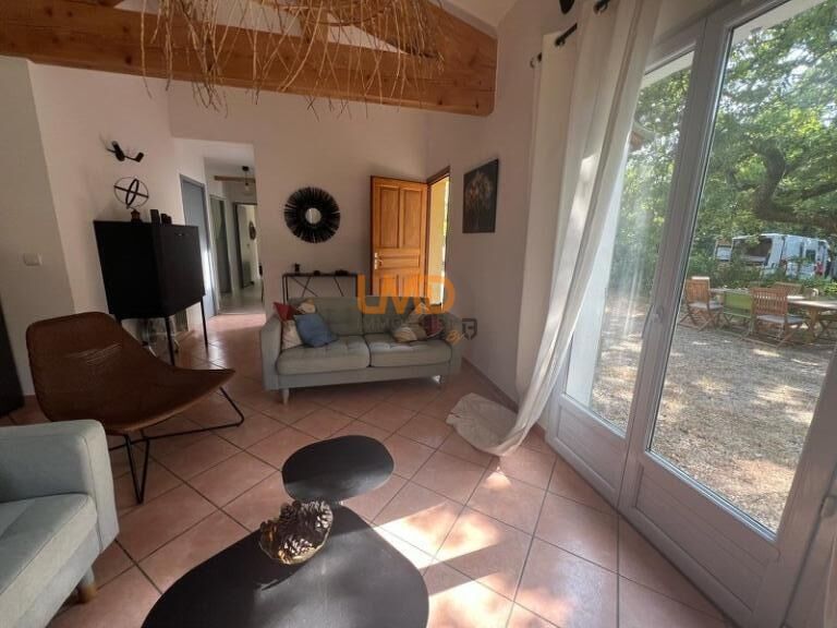 Photo 5 : villa de plain pied 5 pieces avec jardin