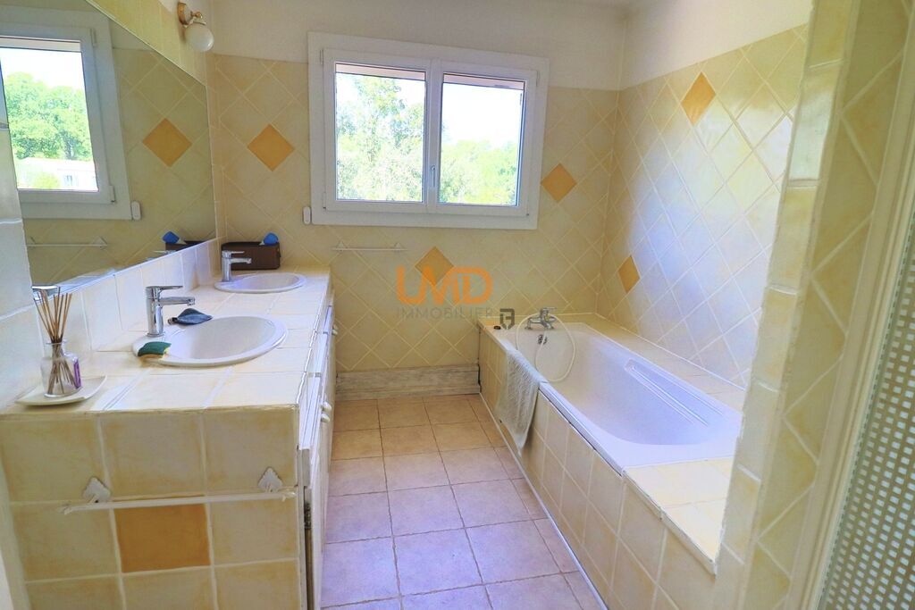 Photo 15 : Saint Maximin: maison 286m2 sur 5000m2 - 6 voire 7 chambres