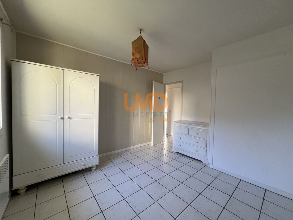 Photo 14 : Maison avec piscine – Centre de Vesseaux – Commodités à pied