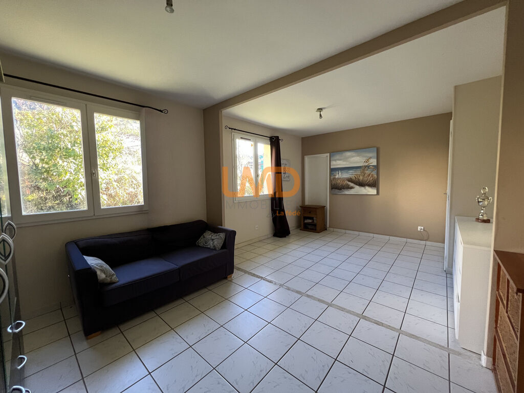 Photo 15 : Maison avec piscine – Centre de Vesseaux – Commodités à pied