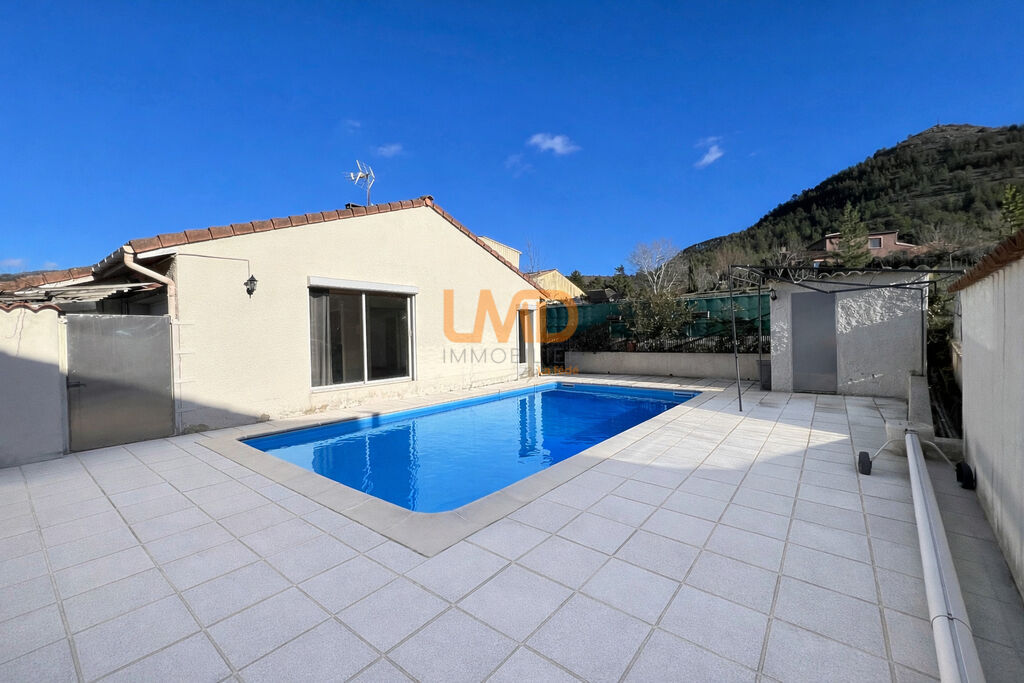 Photo 1 : Maison avec piscine – Centre de Vesseaux – Commodités à pied