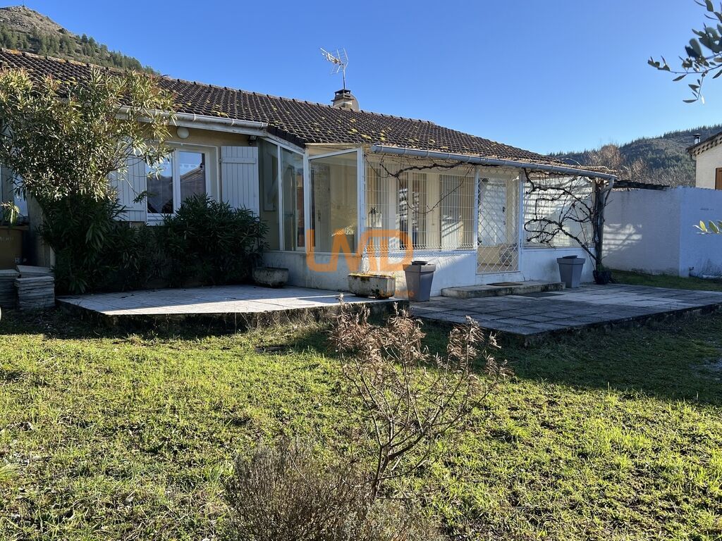 Photo 2 : Maison avec piscine – Centre de Vesseaux – Commodités à pied