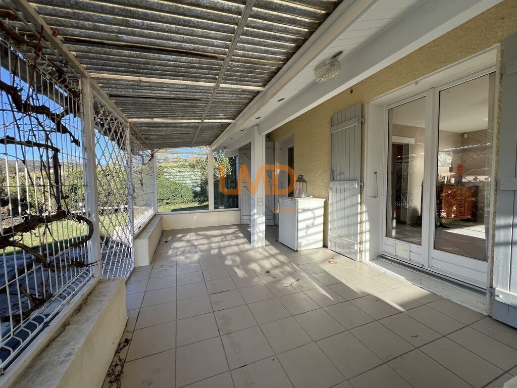 Photo 4 : Maison avec piscine – Centre de Vesseaux – Commodités à pied