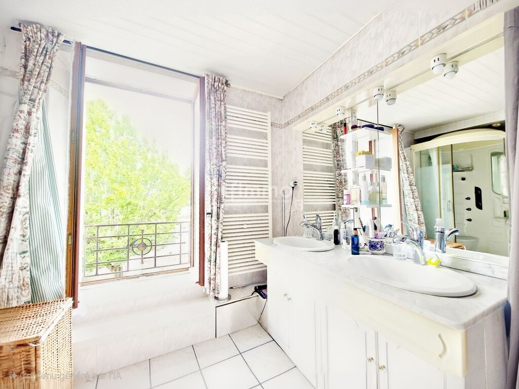 Photo 10 : Maison familiale  avec dépendance indépendante à Saint-Leu-la-F