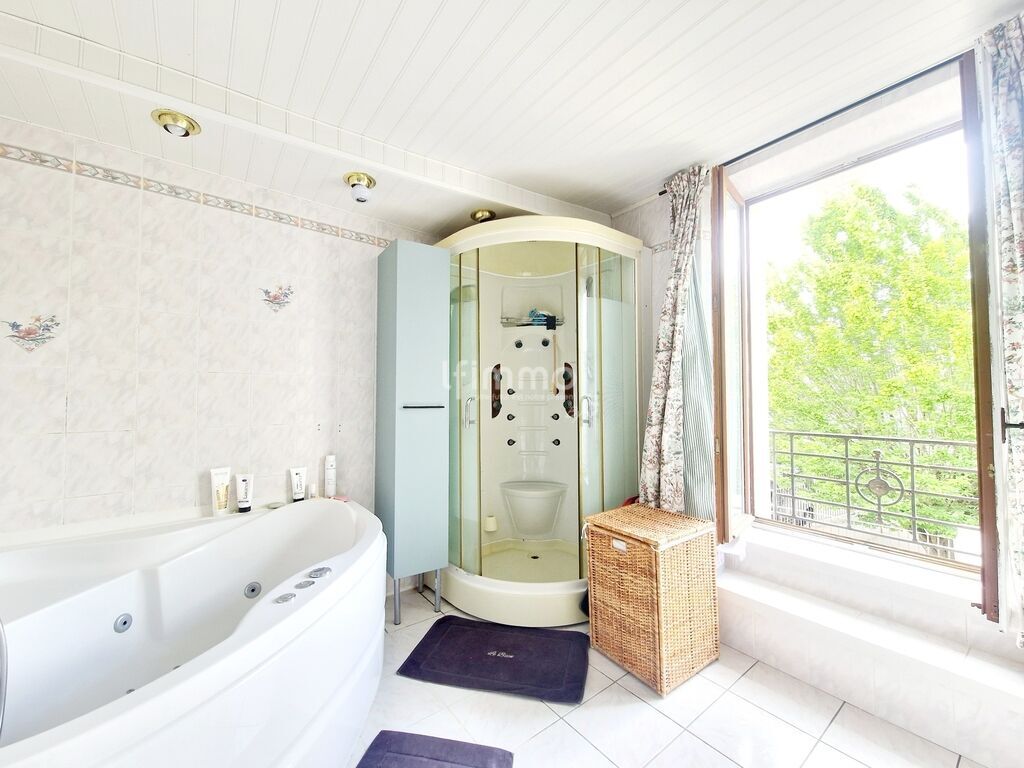 Photo 11 : Maison familiale  avec dépendance indépendante à Saint-Leu-la-F