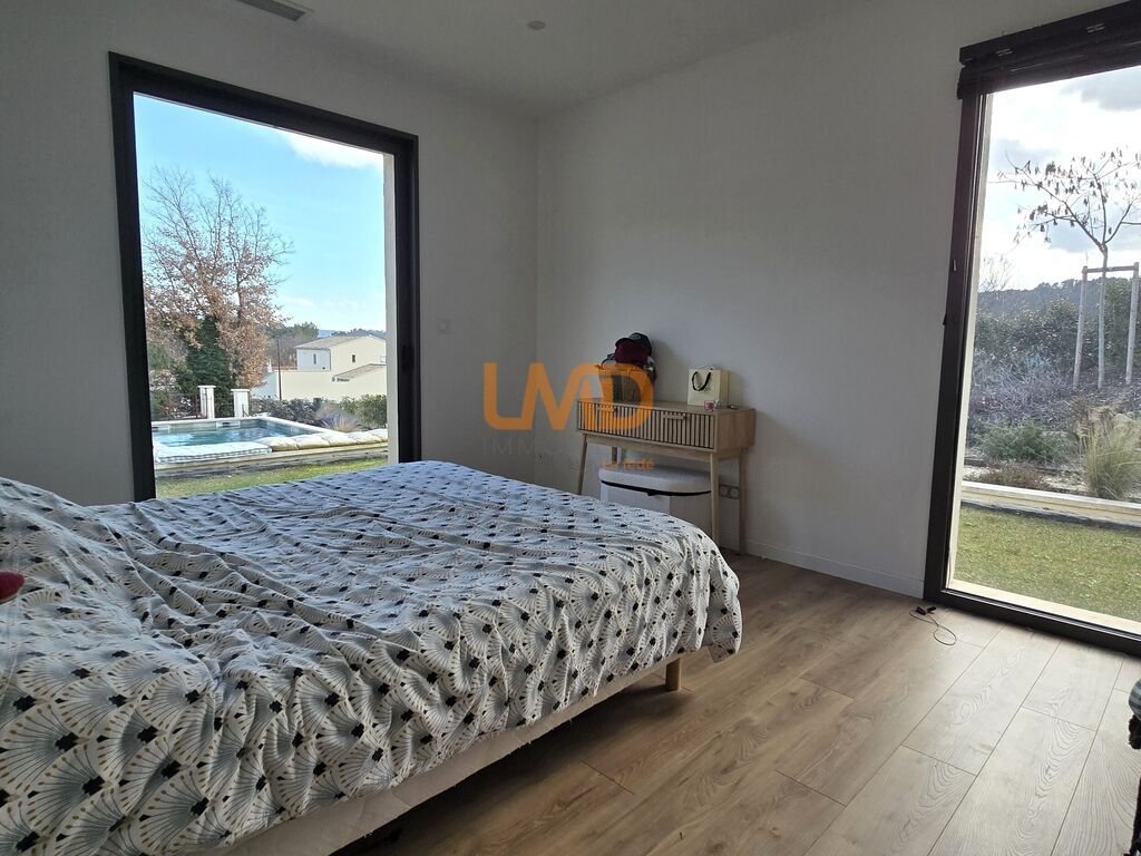 Photo 17 : Villa contemporaine avec piscine et vue Luberon